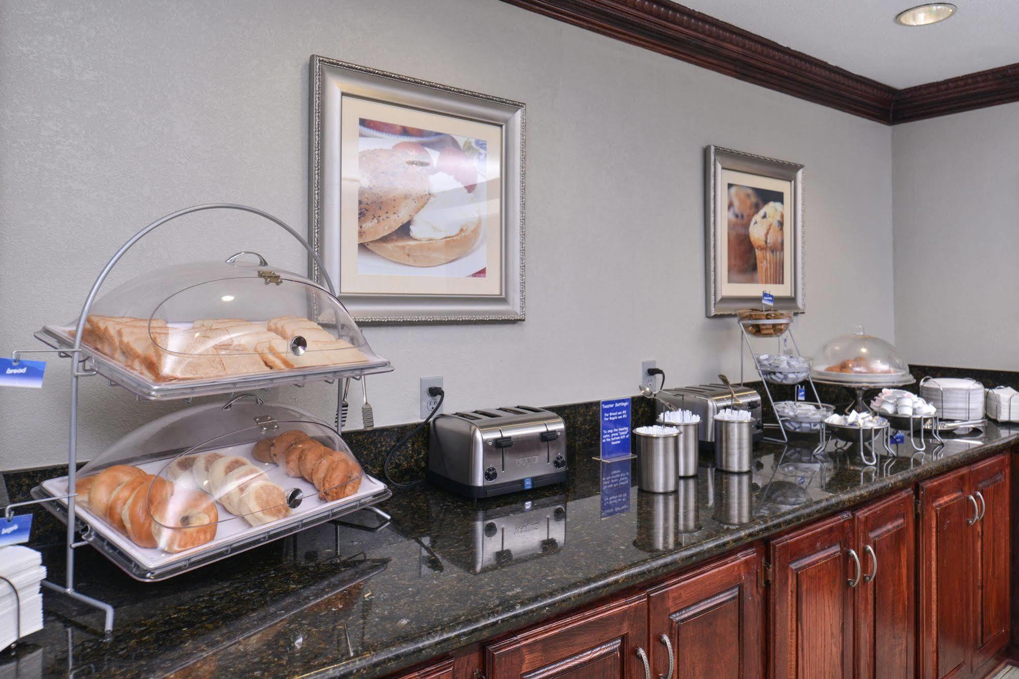 Irving Inn & Suites At Dfw Airport 외부 사진
